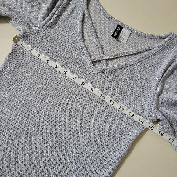 Divided H&M Women's V-neck Sparkly Knit Long Sleeve Pullover Top - Picture 3 of 13